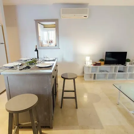 One & Lux- Lagar Apartment *