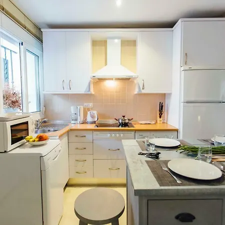 One & Lux- Lagar Apartment