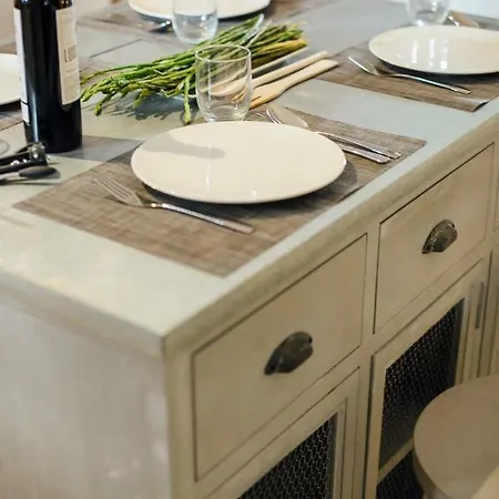 Apartment One & Lux- Lagar *