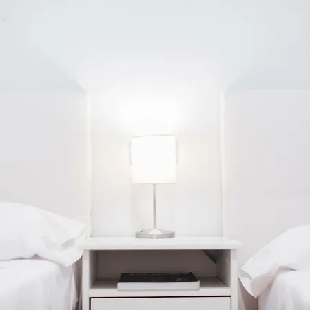 One & Lux- Lagar Apartment